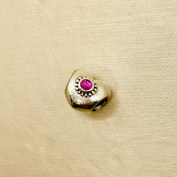 EUC Pandora 790573RHL Sterling Silver Treasured Hearts Bead w/ Rhodolite - Picture 4 of 7
